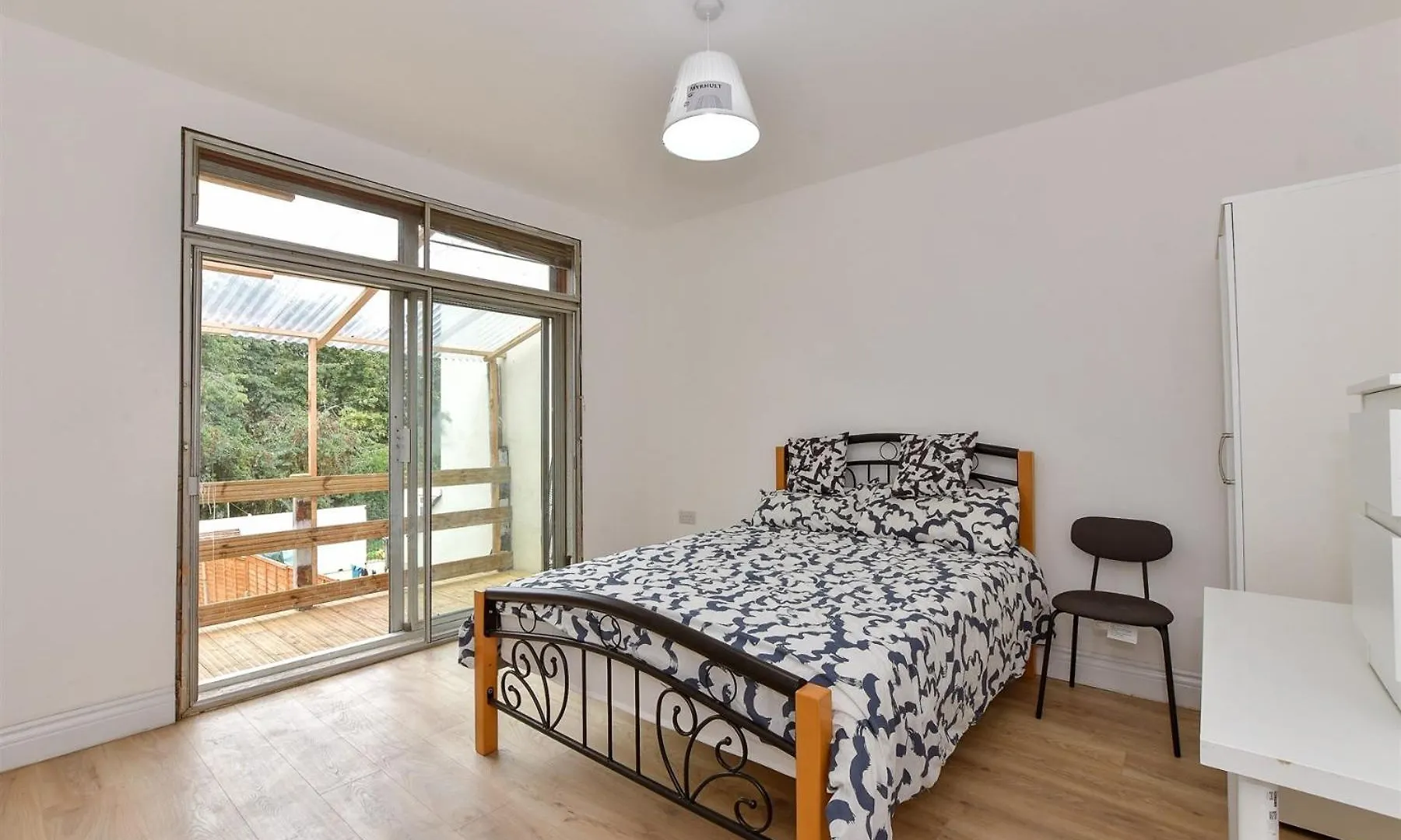 Double Room In Bungalow Wanstead United Kingdom