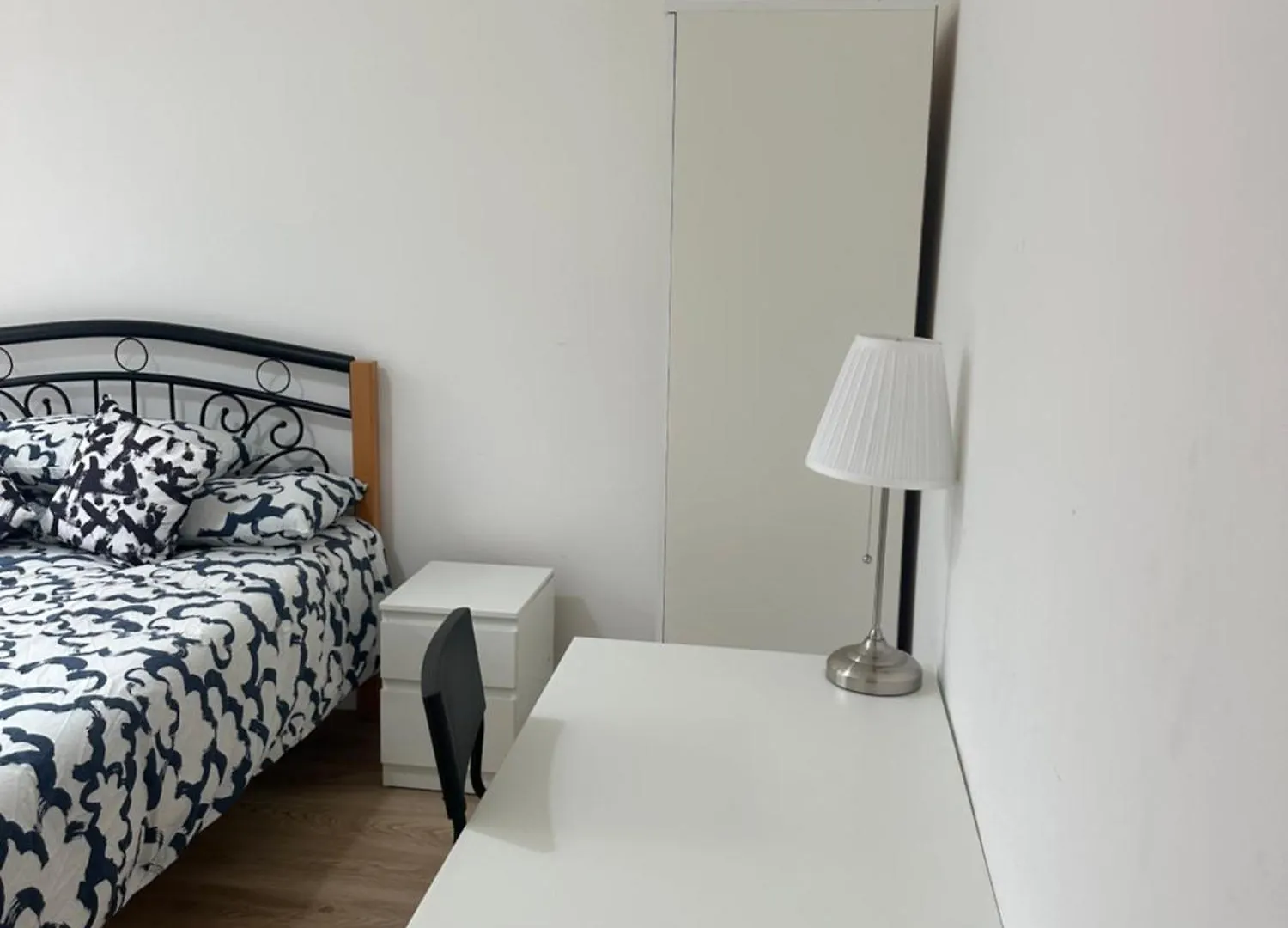 Double Room In Bungalow Wanstead Guest house